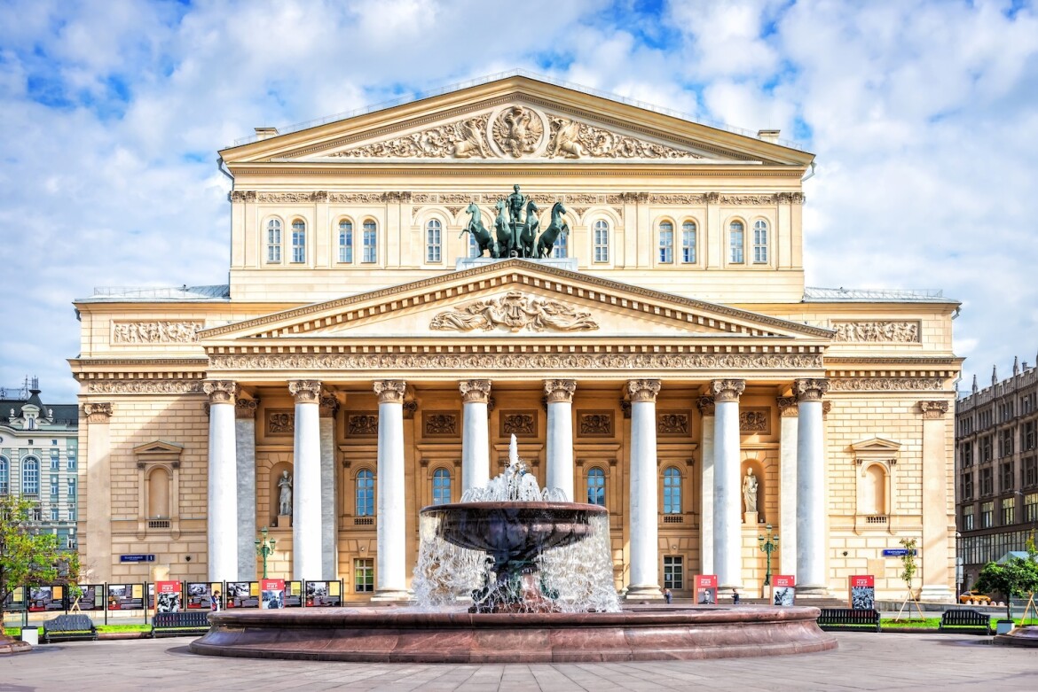 Moscow,,Russia,-,06.06.2015.,Fountain,Bolshoi,Theatre,,Metro,Station,Teatralnaya,
